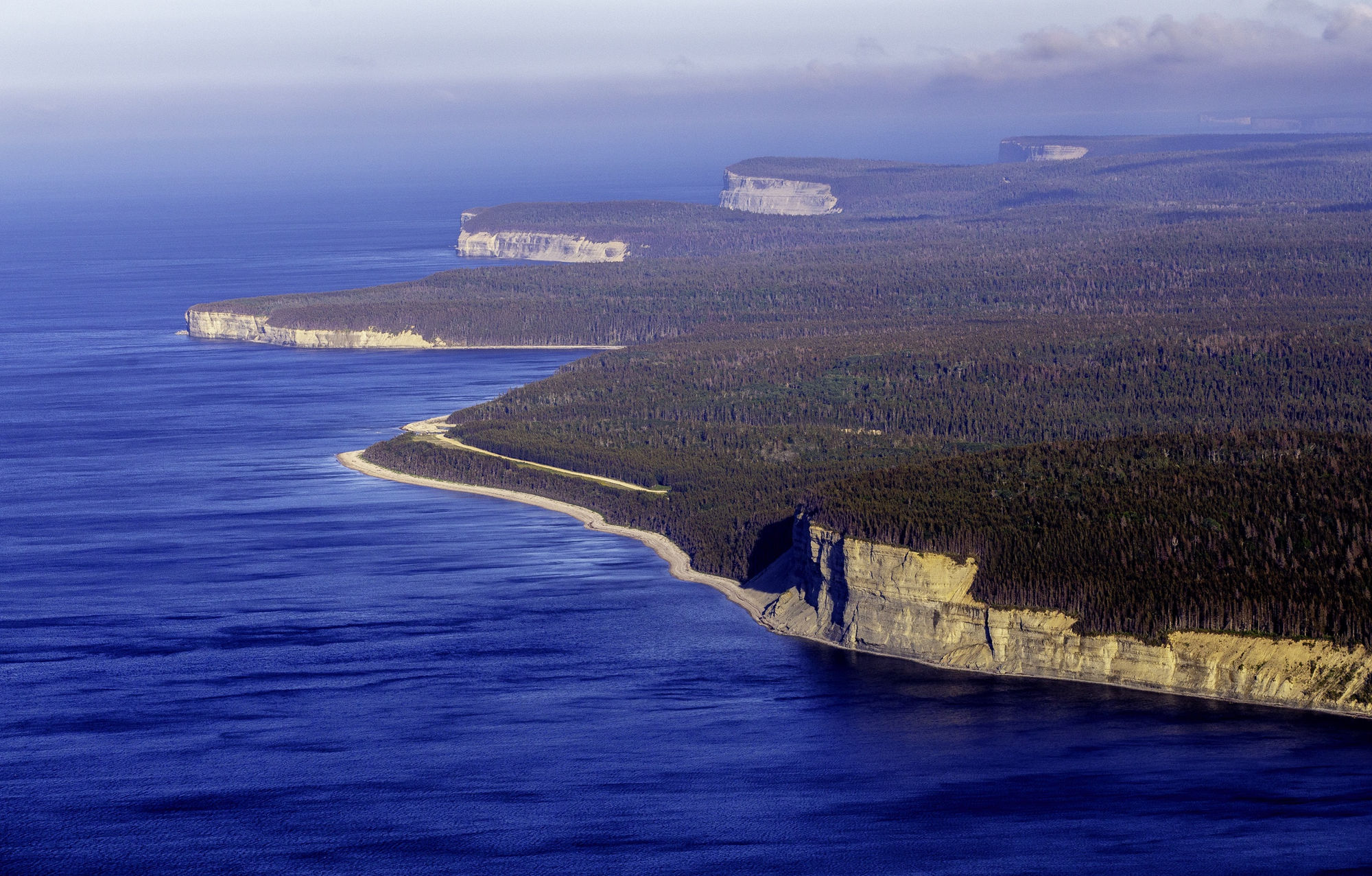 Falaises enchainées, Anticosti, QC, 2020 22 x 34 in., Ed. 10