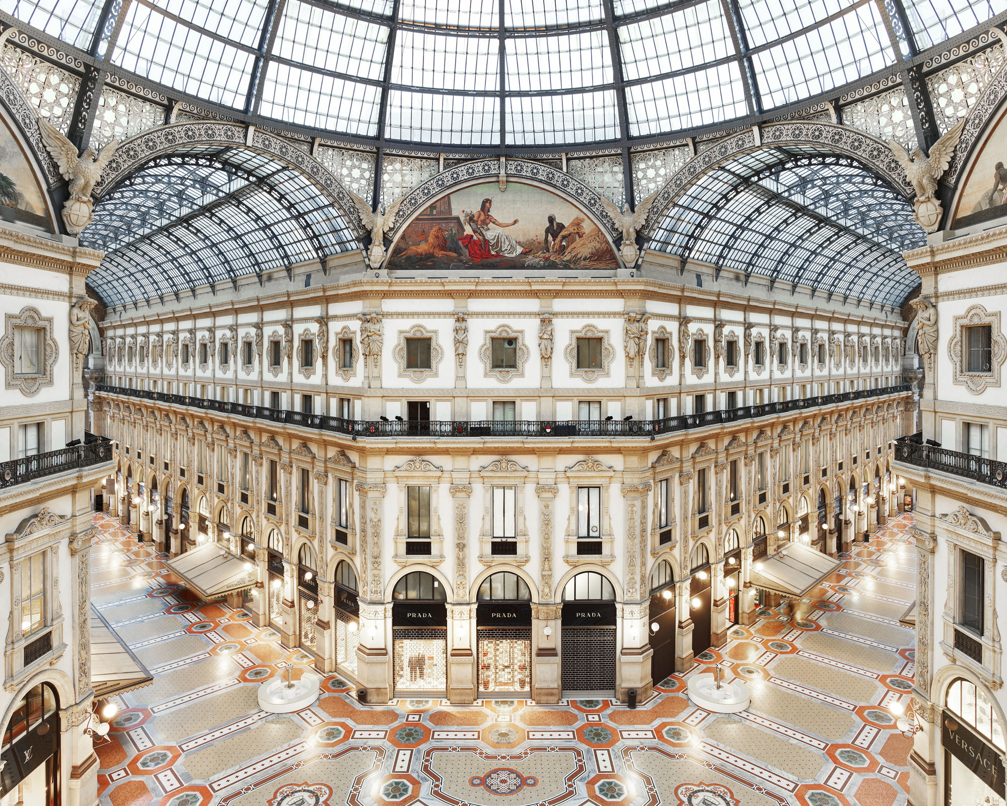 Galleria Vittorio Emanuele II, Milan, Italy, 2016 21 x 26 in., Ed. 7 & 2AP 32 x 40 in., Ed. 7 & 2AP 44 x 55 in., Ed. 10 & 2AP 59 x 73 1/2 in., Ed. 5 & 2AP