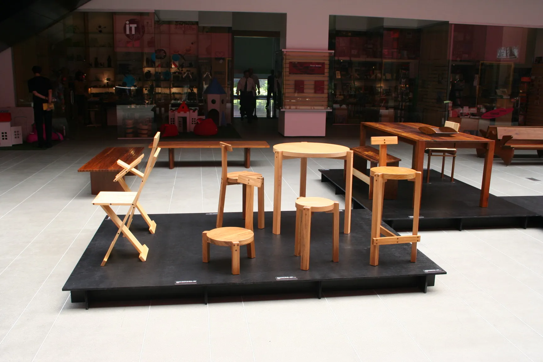 Exposição Marcenaria Baraúna no lançamento do livro “Francisco Fanucci - Marcelo Ferraz”