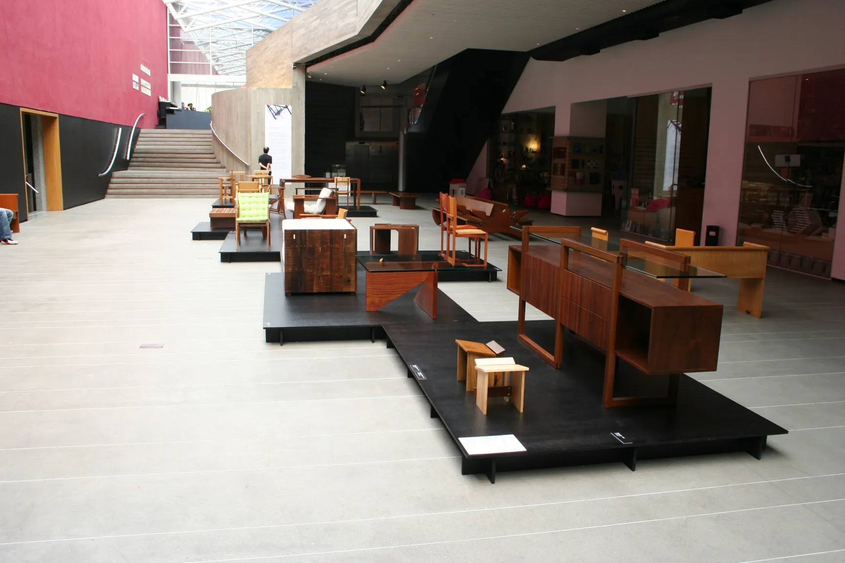 Exposição Marcenaria Baraúna no lançamento do livro “Francisco Fanucci - Marcelo Ferraz”