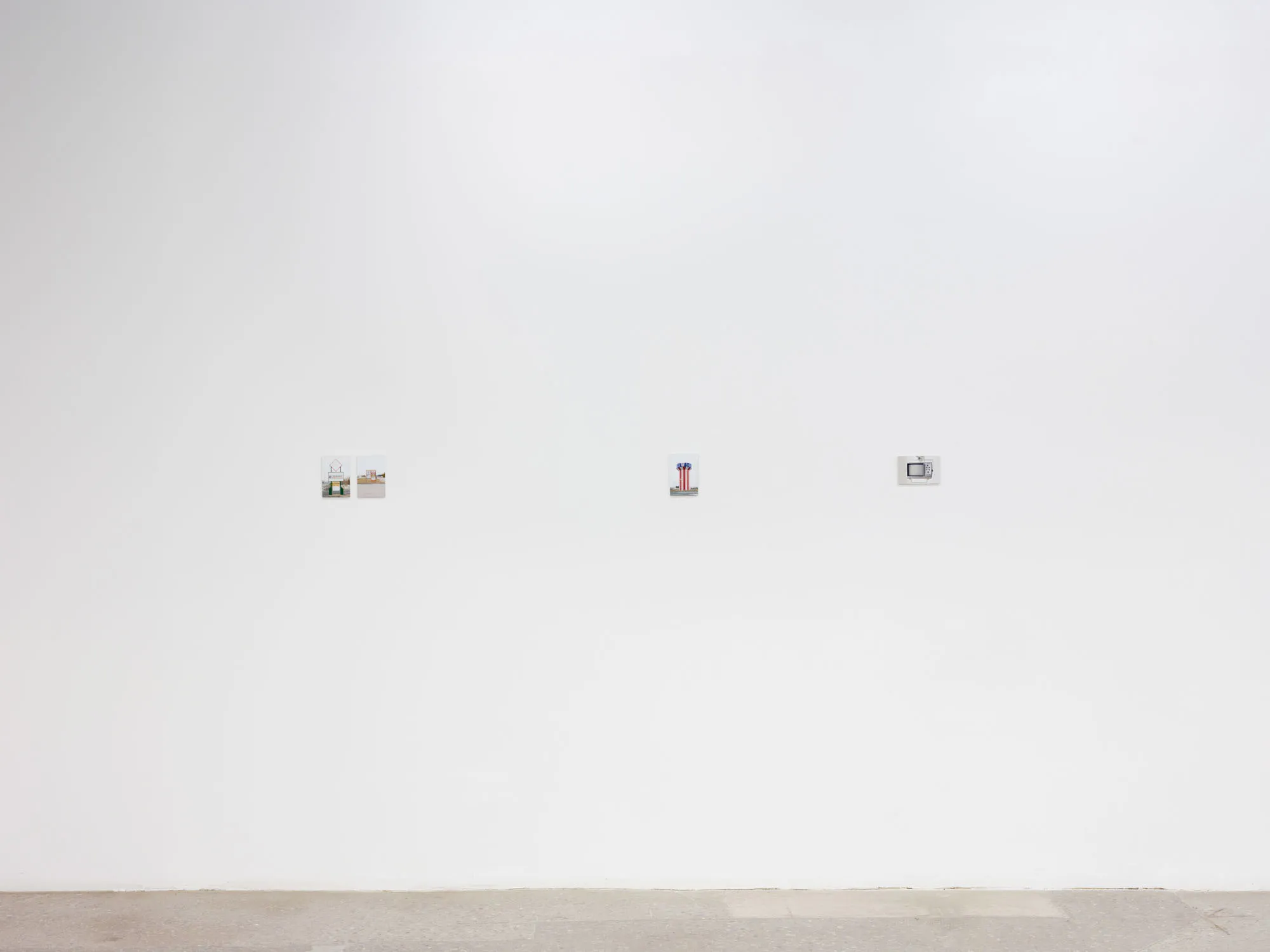 Mike Bayne, Ghosts, Water Towers, Bowling Alleys and Dave Joy, 2025, vue d'installation. © Darren Rigo