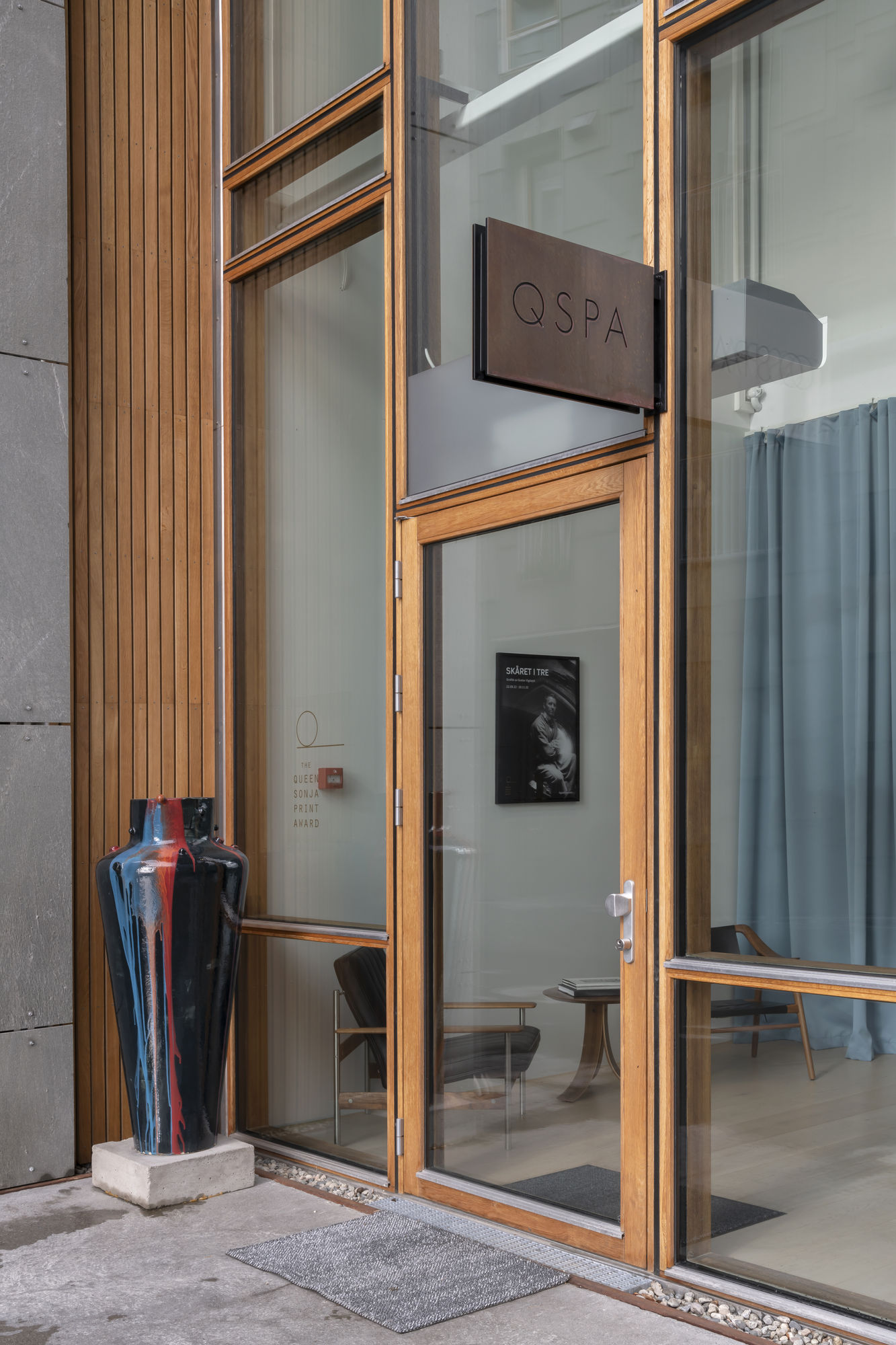 Skåret i tre (Carved in wood)