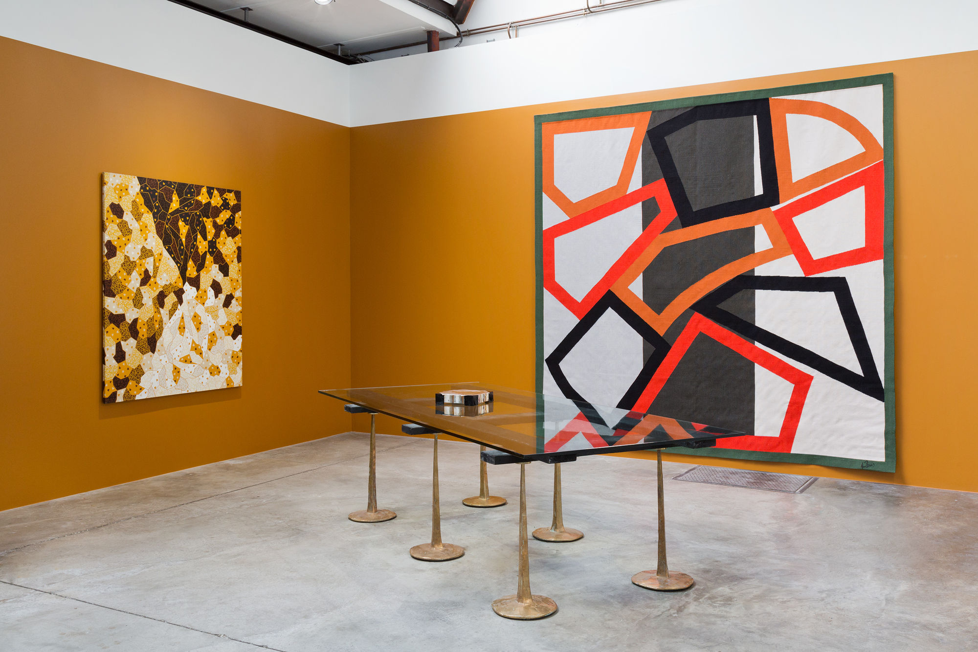 Tapisserie, Table et Boîte à Bijoux