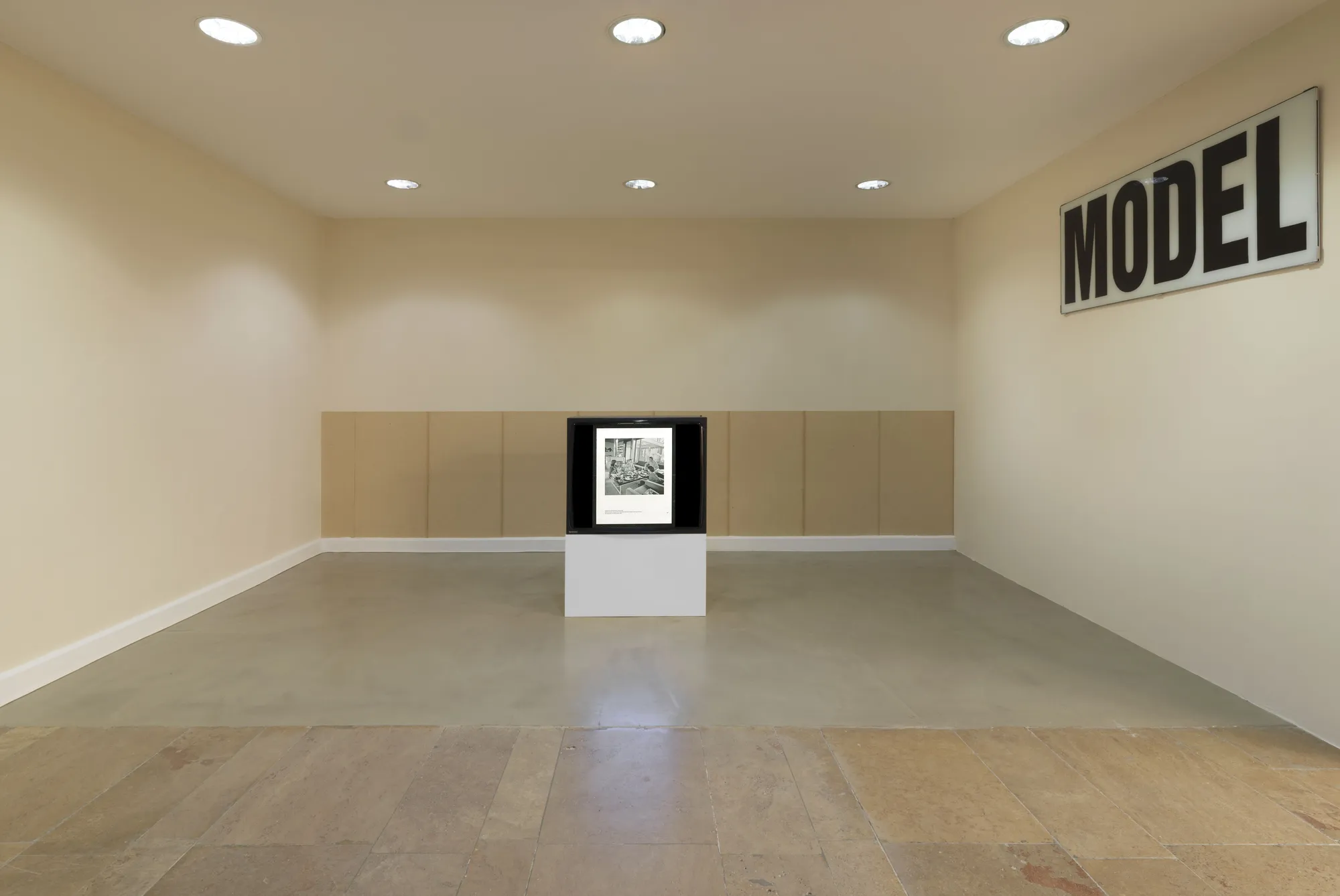 Installation view: Souterrain, Christopher Williams, Kochgeschirr (Adapted for Use), Capitain Petzel, Berlin, 2021 Ph: Jens Ziehe