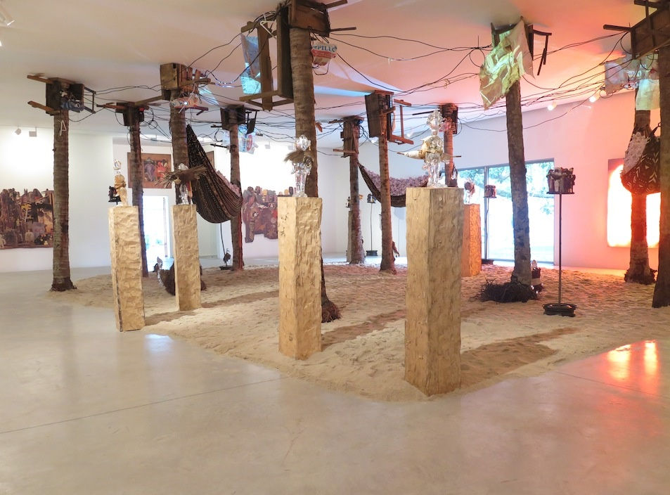 Exposition "Akwaba, Assinie mon amour" à la Galerie Cécile Fakhoury à Abidjan 2014 © Pascale Marthine Tayou