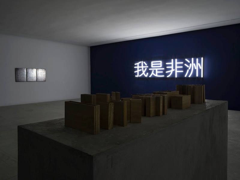 Exposition "Lueurs noires" à la Galerie Cécile Fakhoury à Abidjan 2016 © François-Xavier Gbré © Yo-Yo Gonthier