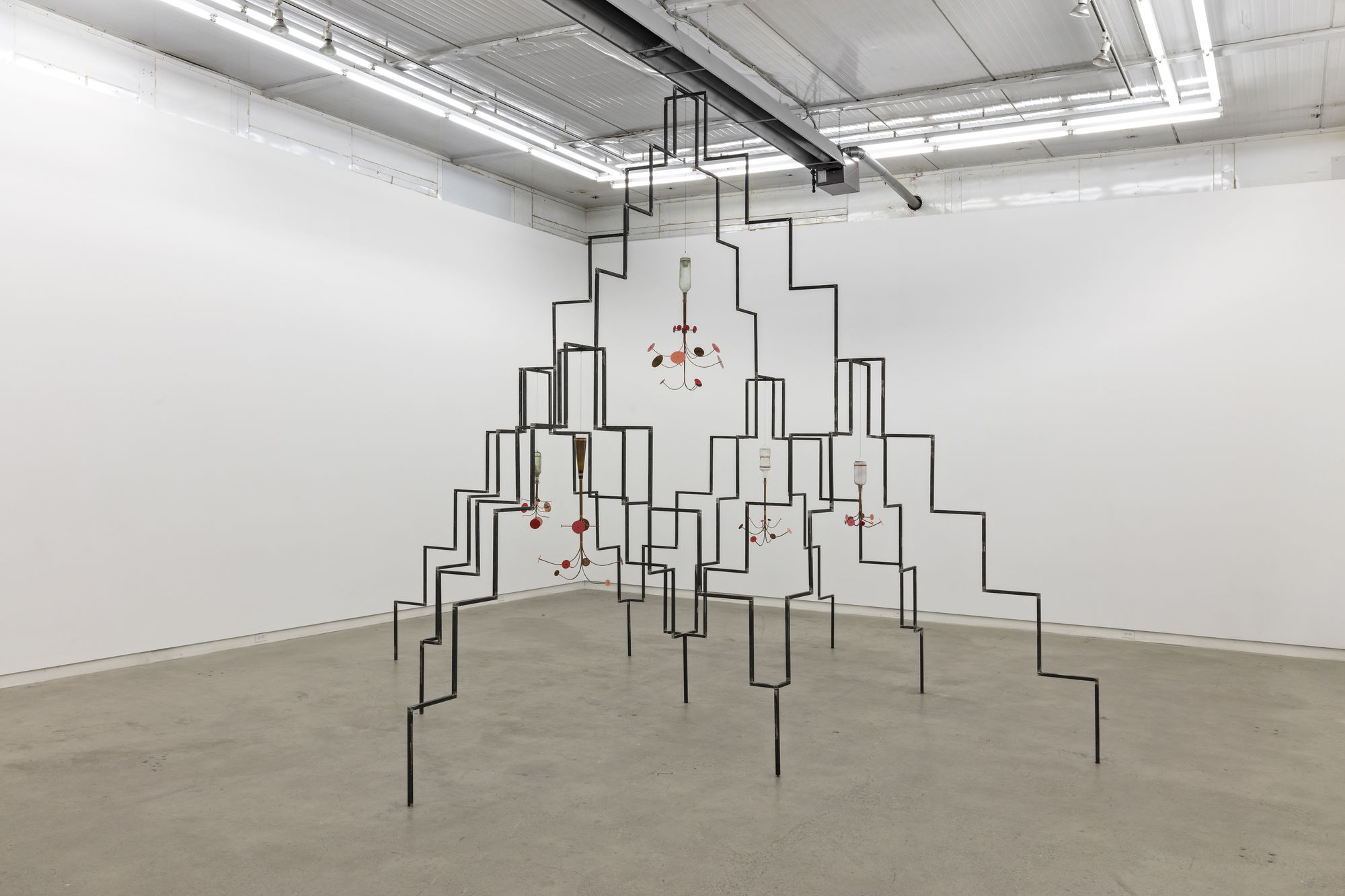 ETH YRTANNRY FO ISTDANCE