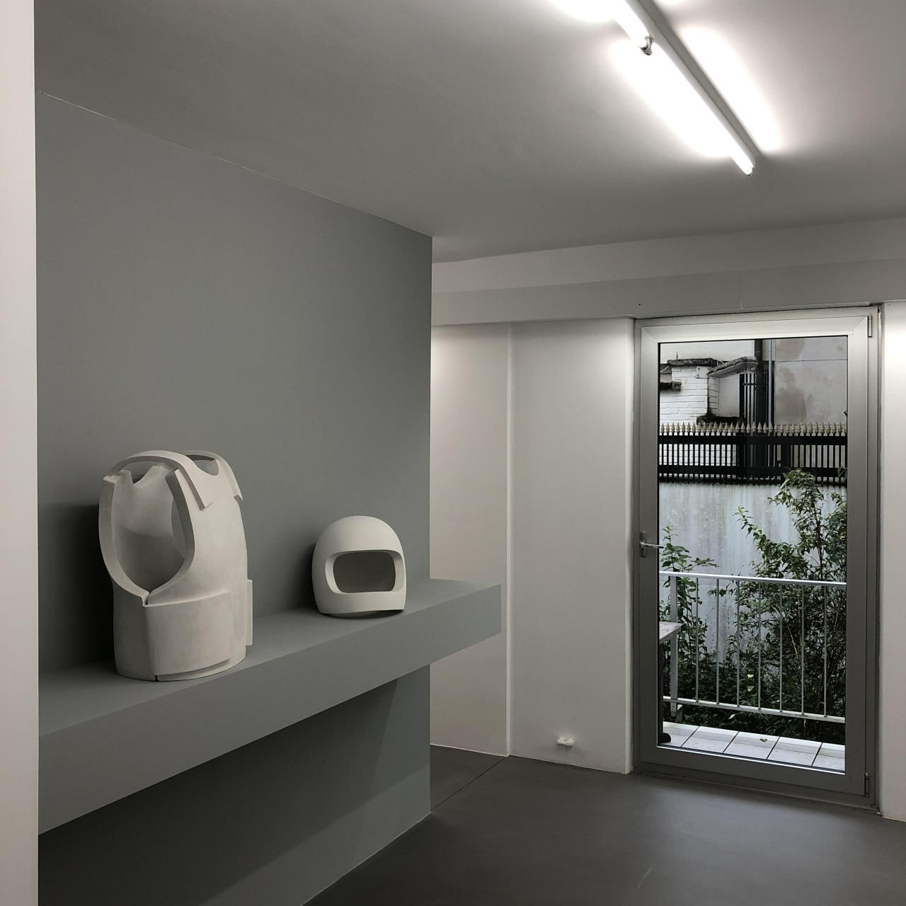 Little_Warsaw_innen_Library _Erna_Hecey_Gallery_Luxembourg_October_2020