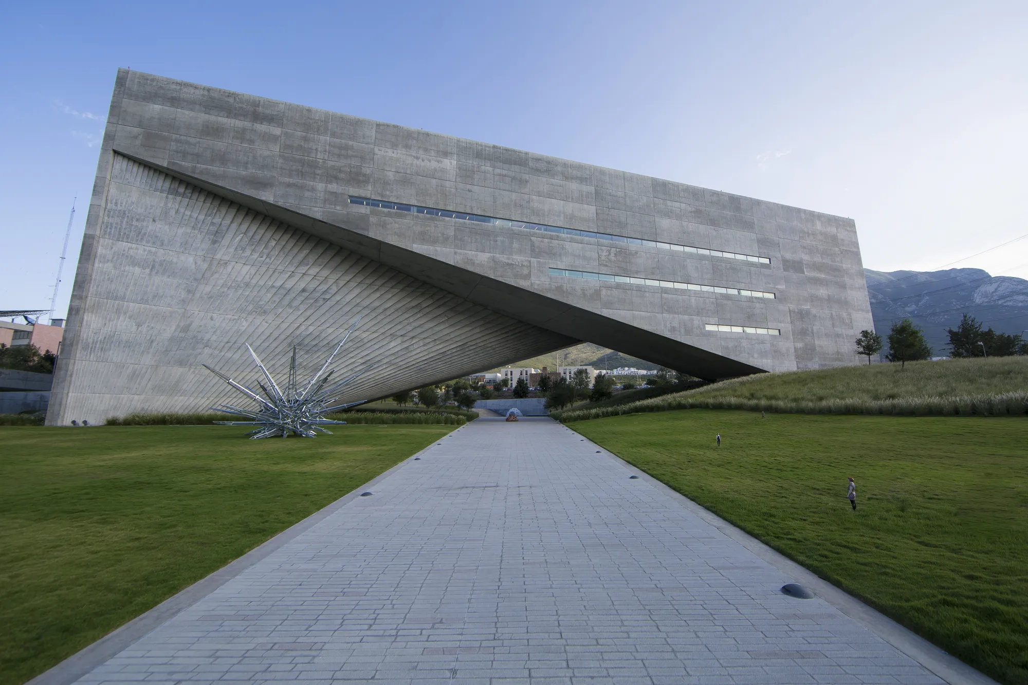 Tomoaki Suzuki (2016)