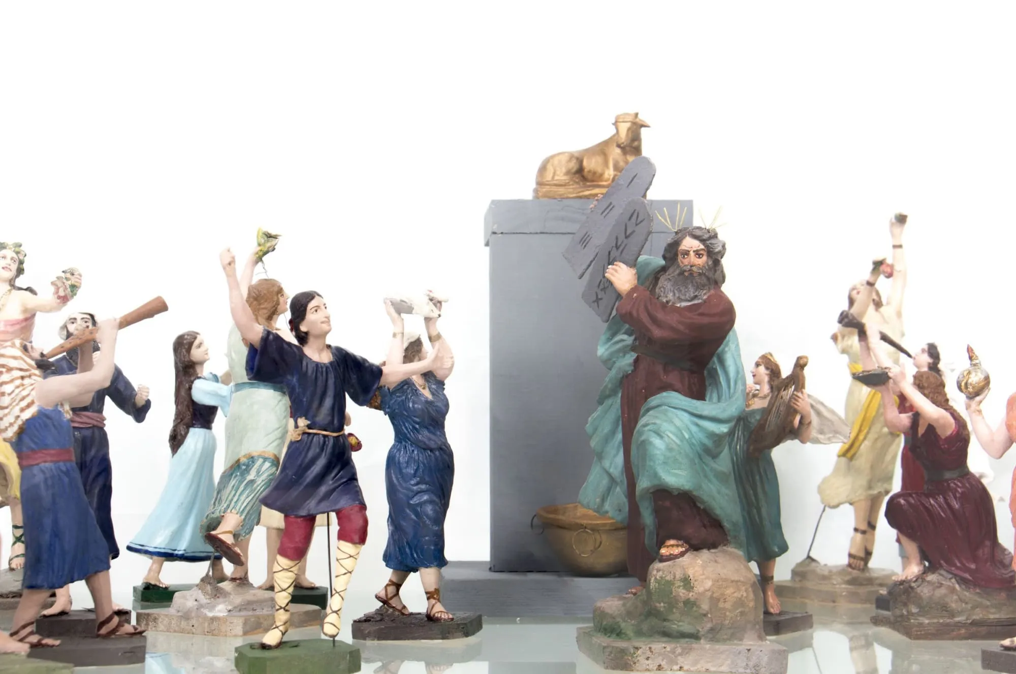 Antiguo Testamento BECERRO DE ORO ÉXODO 32: 1-6