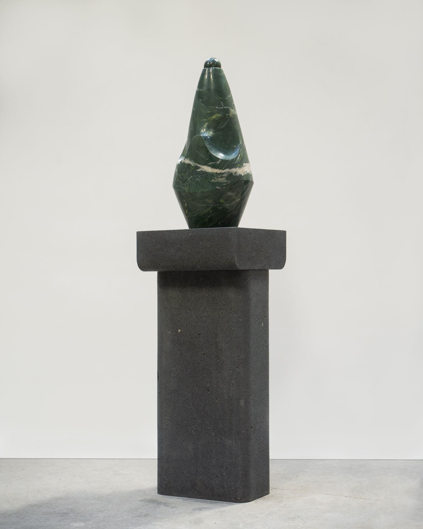 Pedro Reyes Mandorla, 2024 jadeite 192 x 110,5 x 88,5 cm [75 5/8 x 43 1/4 x 34 5/8 in] ft [ph]: Pamela Limón Ross