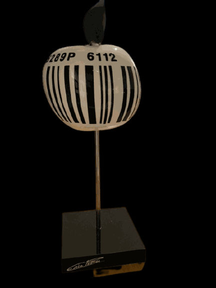 Eric Pottier, pomme code-barre numérotée, résine et pied en acier noir. CHF. 900 Avec certificat de l'artiste.