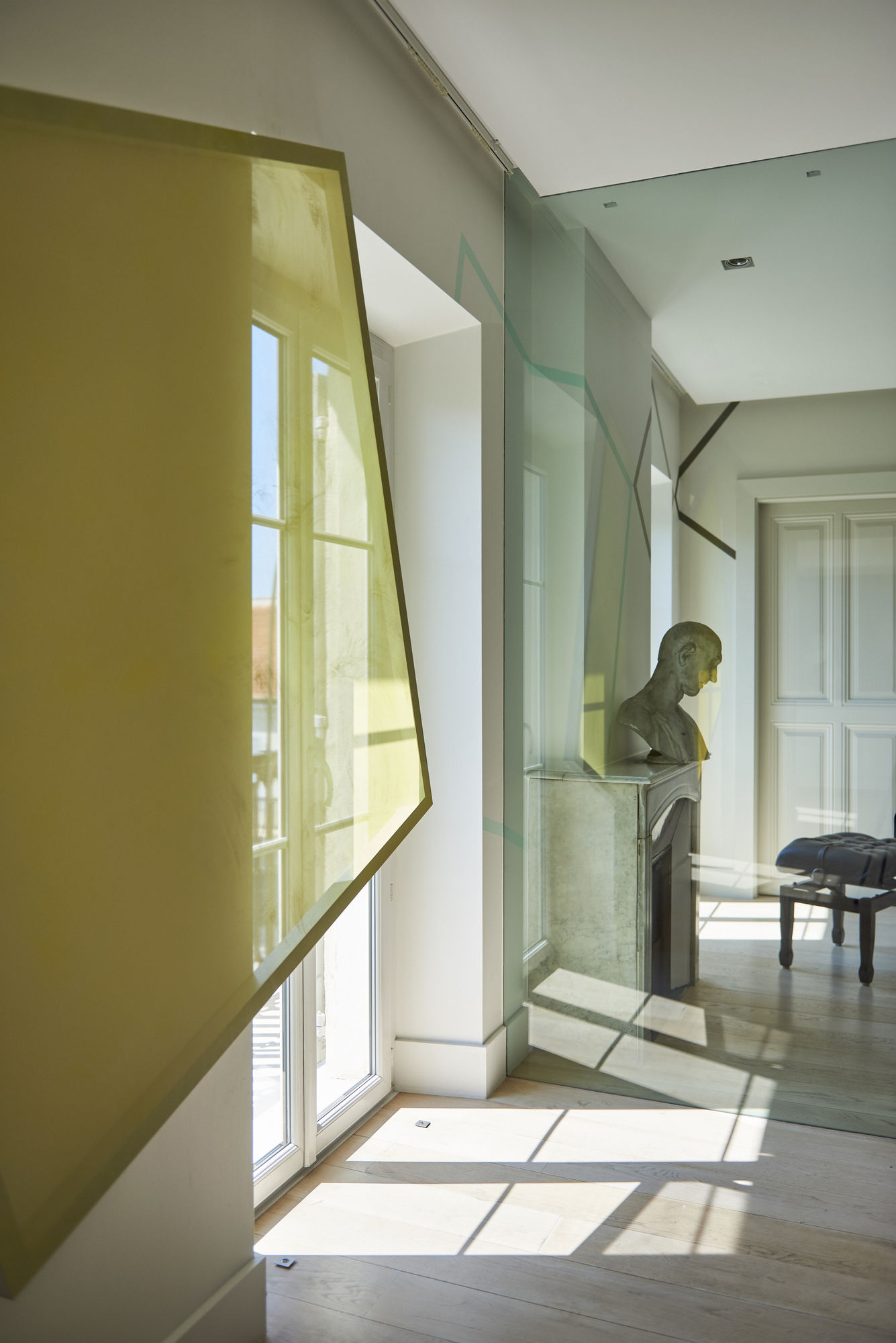 Cécile BART Lumière Aléatoire Bruits de couloir 2019 Galerie Catherine Issert © Anthonny Lanneretonne