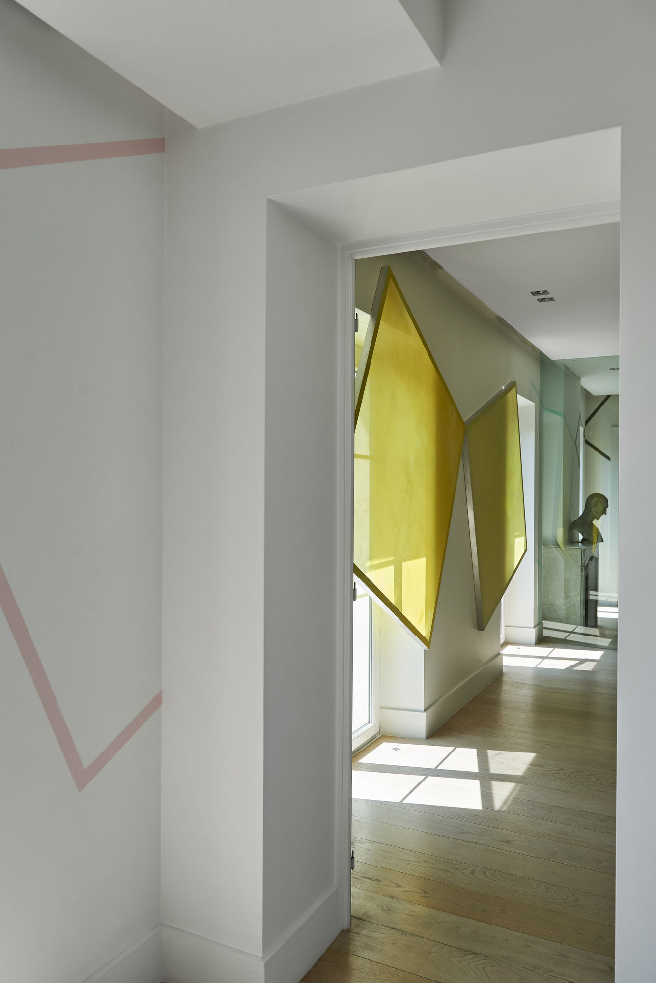 Cécile BART Lumière Aléatoire Bruits de couloir 2019 Galerie Catherine Issert © Anthonny Lanneretonne