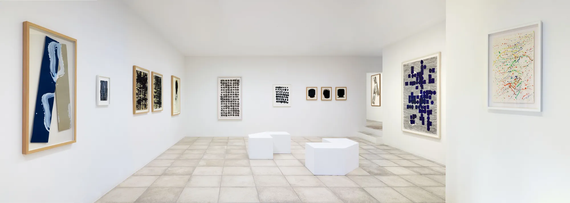 Jean-Michel ALBEROLA • John M ARMLEDER • Cécile BART • Jean Charles BLAIS • Minjung KIM • Thomas MÜLLER • Gérard TRAQUANDI • Claude VIALLAT Renverser la tache en collaboration avec La galerie ZLOTOWSKI Avril 2024 Galerie Catherine Issert © François Fernandez