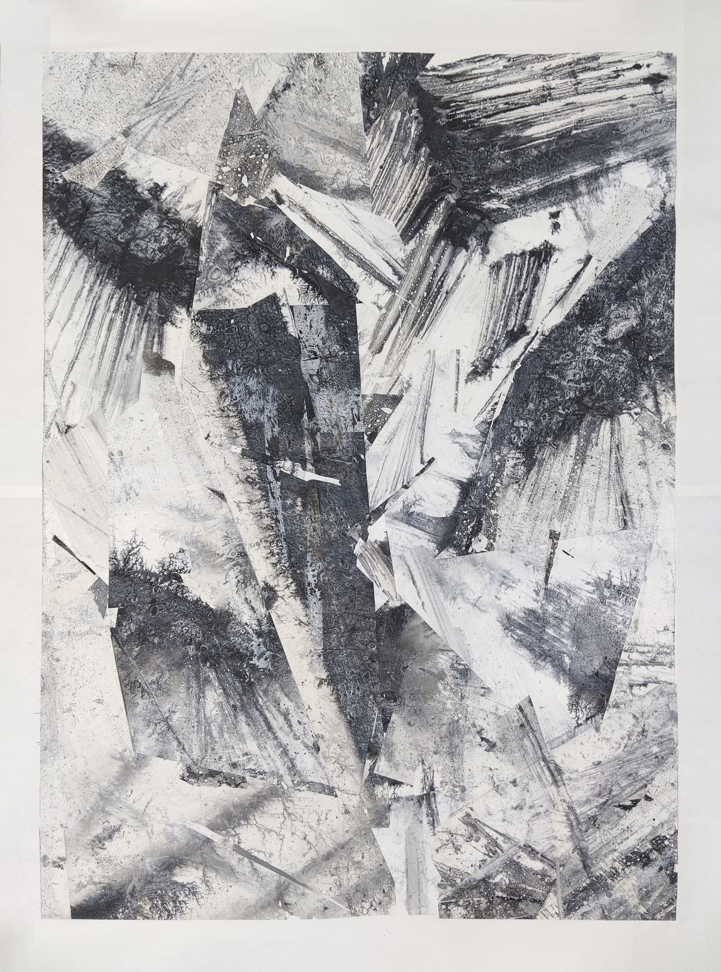 Zheng Chongbin Phoenix Lake, 2022 Ink and Acrylic on Xuan Paper 183.5 x 134.6 cm