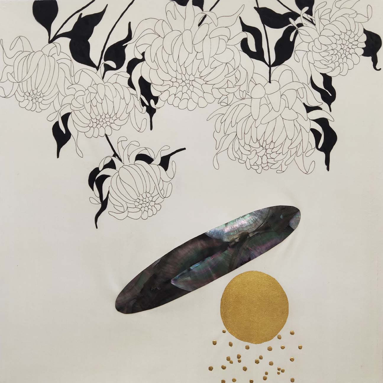 Crystal Liu "catch the light, II", 2022 Mother of Pearl Veneer, Gold Leaf, Gouache and Ink on Silk Artwork: 45.7 x 45.7 cm Framed: 68 x 68.2 cm