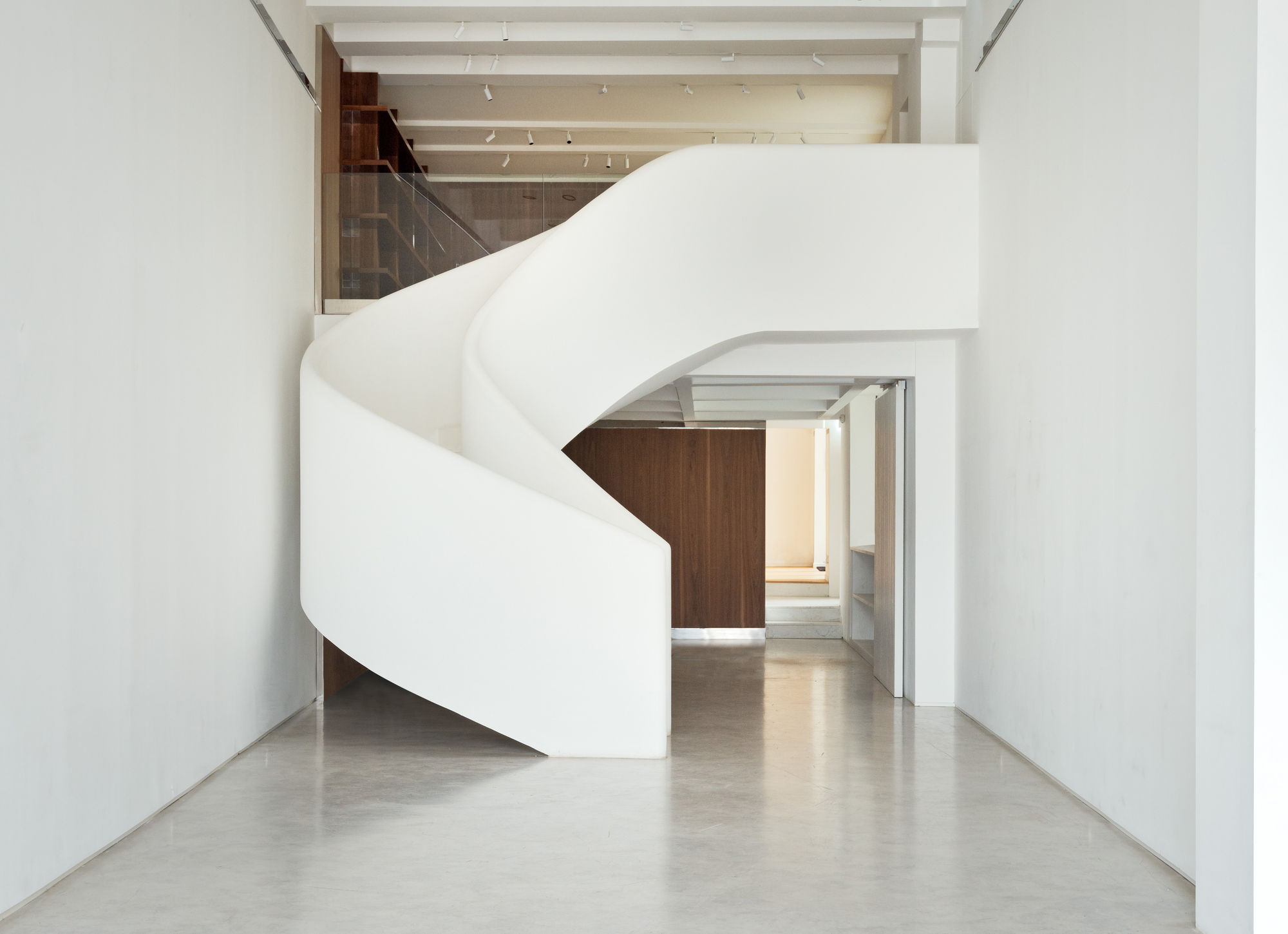 DUTKO / QUAI VOLTAIRE 17, quai Voltaire Paris 7e T : +33 1 56 24 04 20 galerie@dutko.com - Lundi au samedi de 10h30 à 13h et de 14h30 à 19h > view map