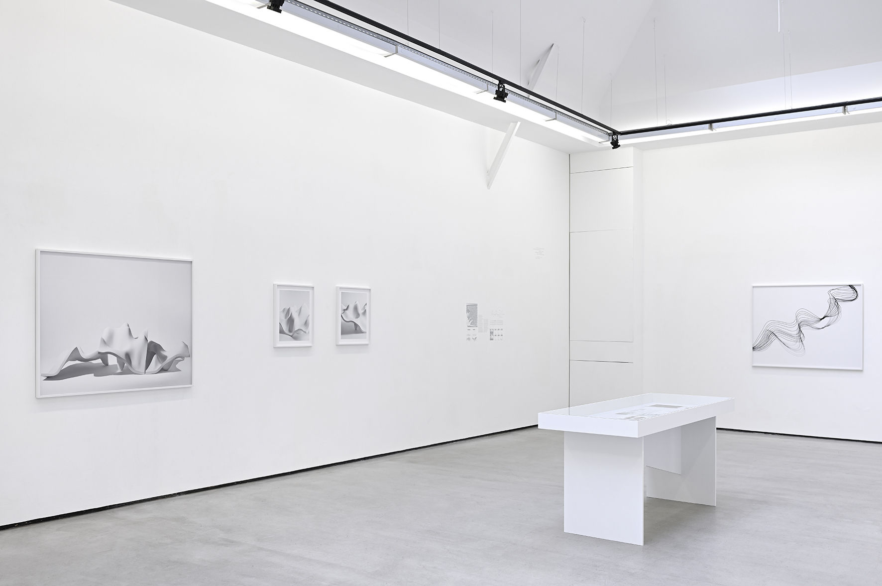 Les géométries de l'esprit, image latente, de Marina Gadonneix avec Victor Rambaud. Photo : Rebecca Fanuele.