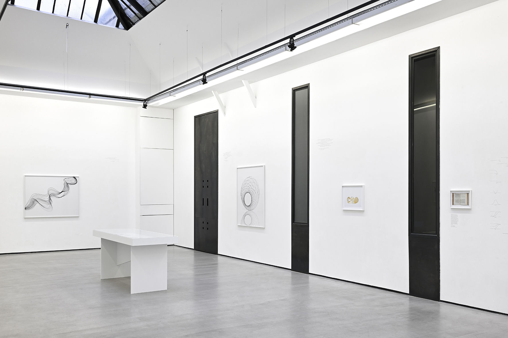 Les géométries de l'esprit, image latente, de Marina Gadonneix avec Victor Rambaud. Photo : Rebecca Fanuele.