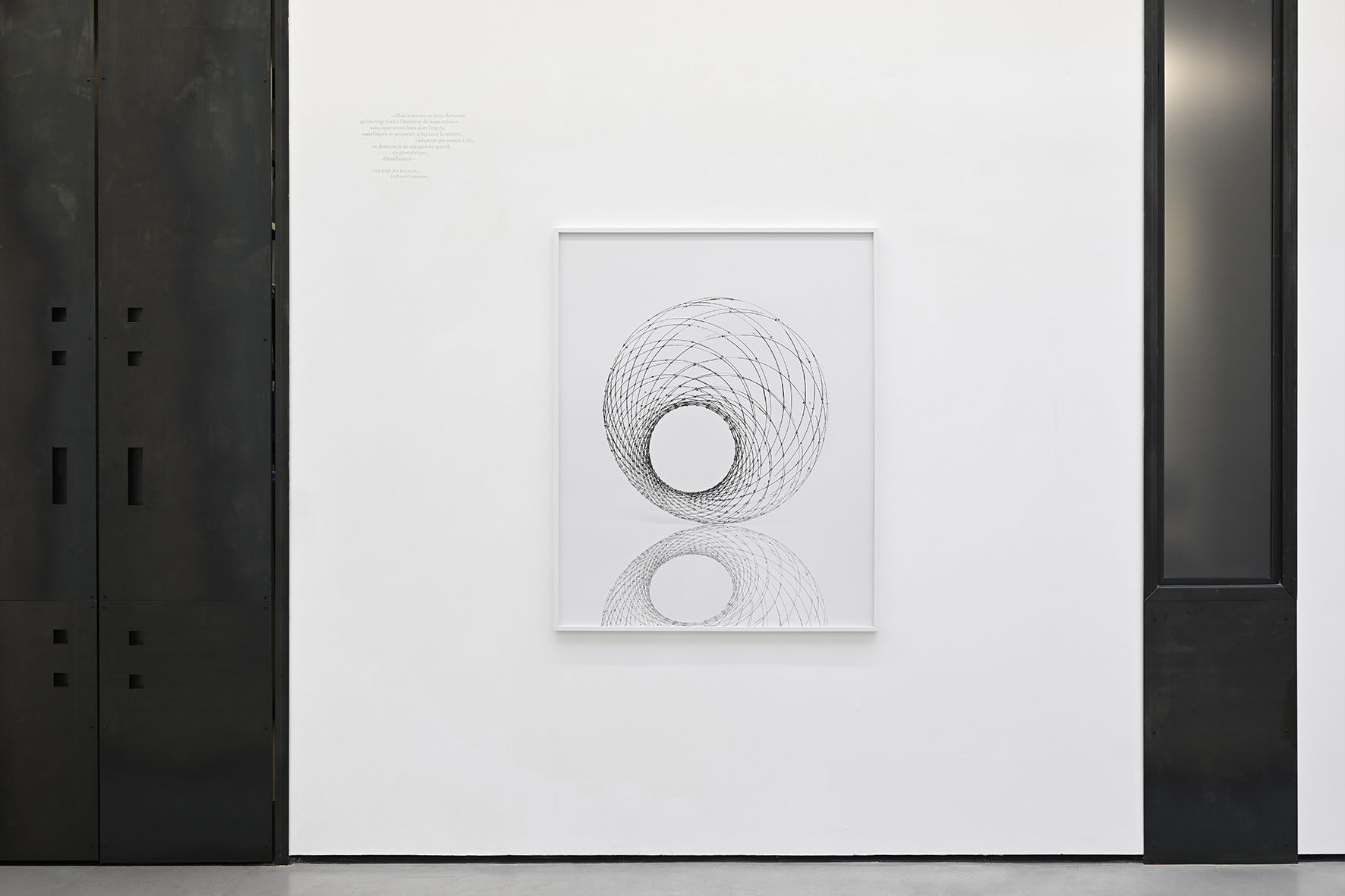 Les géométries de l'esprit, image latente, de Marina Gadonneix avec Victor Rambaud. Photo : Rebecca Fanuele.