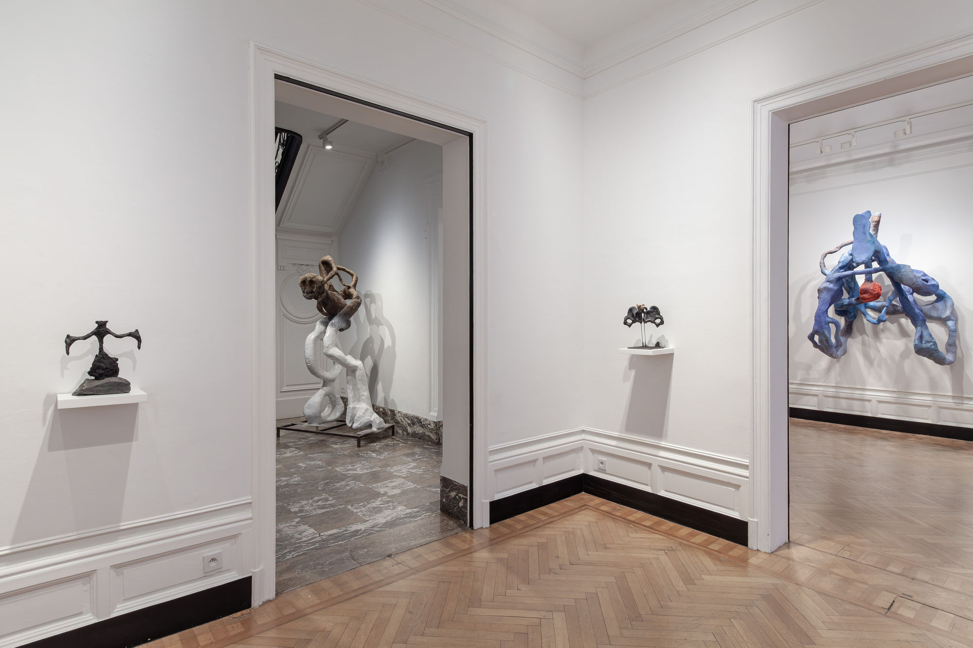 L&eacute;o Orta, Uncanny in the man sane / &Ecirc;tre-Anges (ways of being), Galerie Christophe Gaillard Brussels. Photo : &copy; Zooo