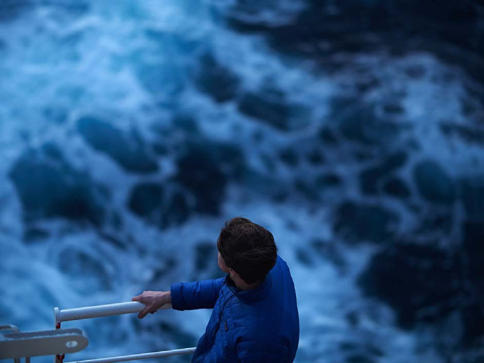 ROMAIN KRONENBERG, La forme de son corps avec l'excès de sable, 2017