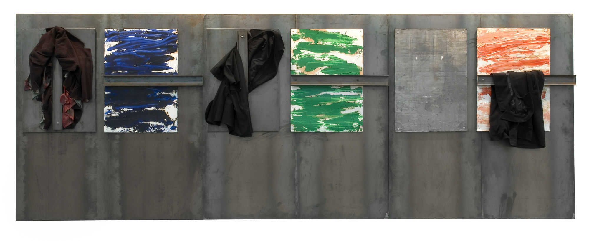 Jannis Kounellis Sans titre, 1998 Iron, rail, paper and pieces of coal 78 ¾ x 236 inches (200 x 600 cm)