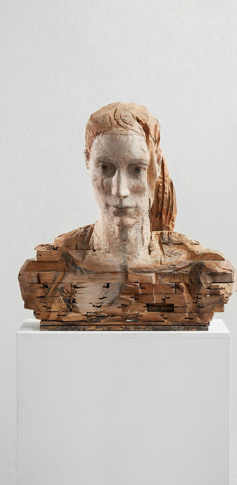 Laura Eckert - NN23 - 2017 - kersenhout, eikenparket, pigment - 54 x 53 x 33 cm