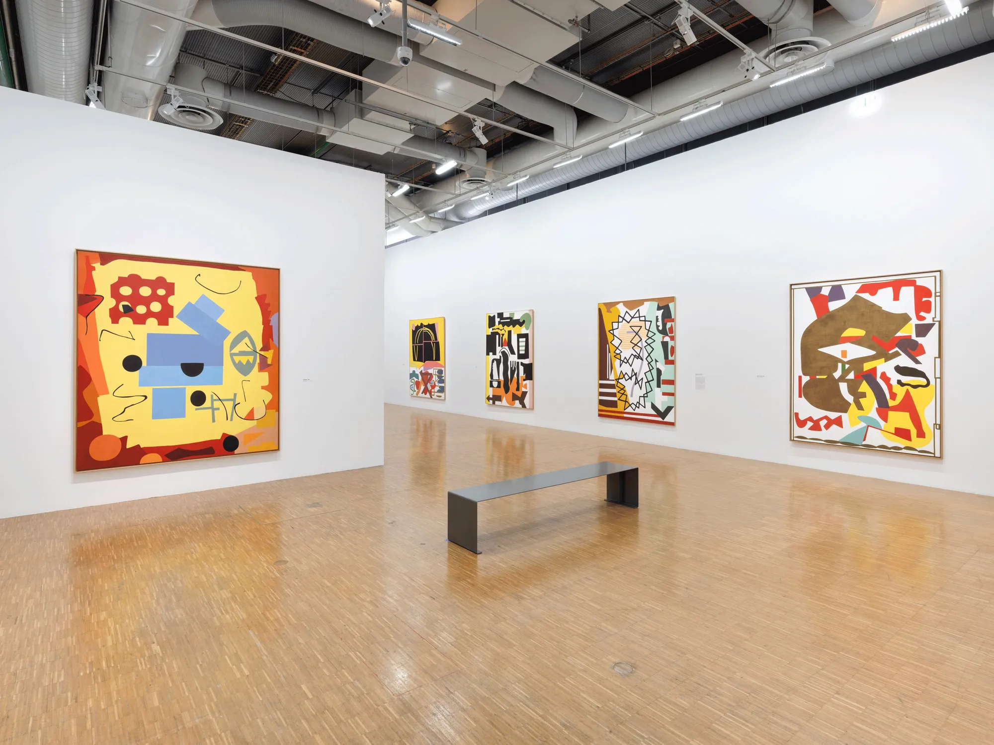 Vues de l’exposition Shirley Jaffe. Une Américaine à Paris, Centre Pompidou, Paris, Galerie du Musée et Galerie d’art graphique, Niveau 4. 20 avril - 29 août 2022 © Centre Pompidou, Helene Mauri