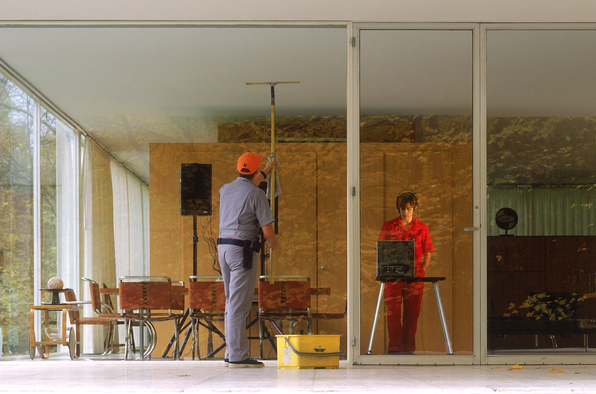 Iñigo Manglano-Ovalle Le Baiser (the Kiss), 1999