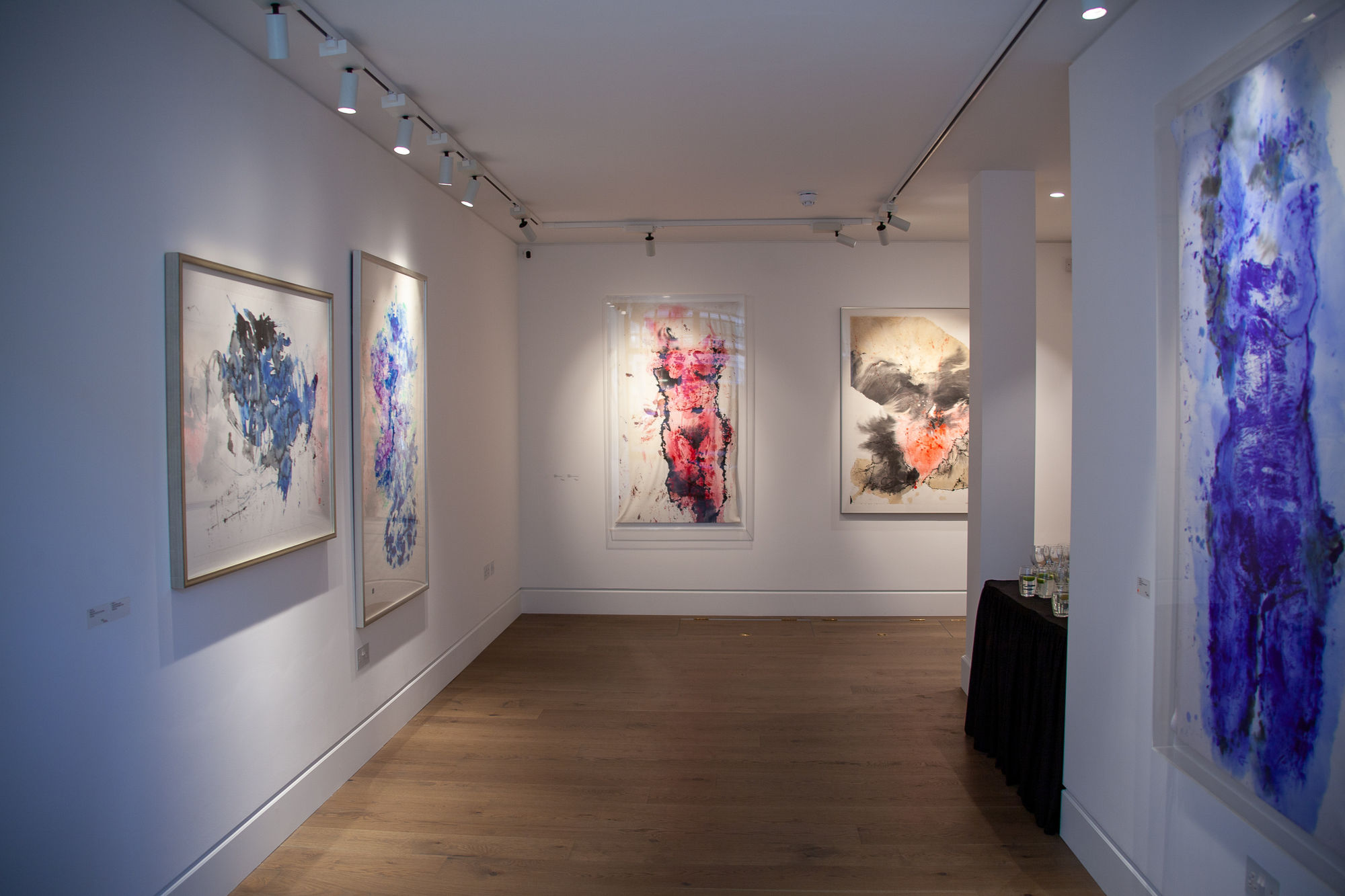 Unconfined Illumination