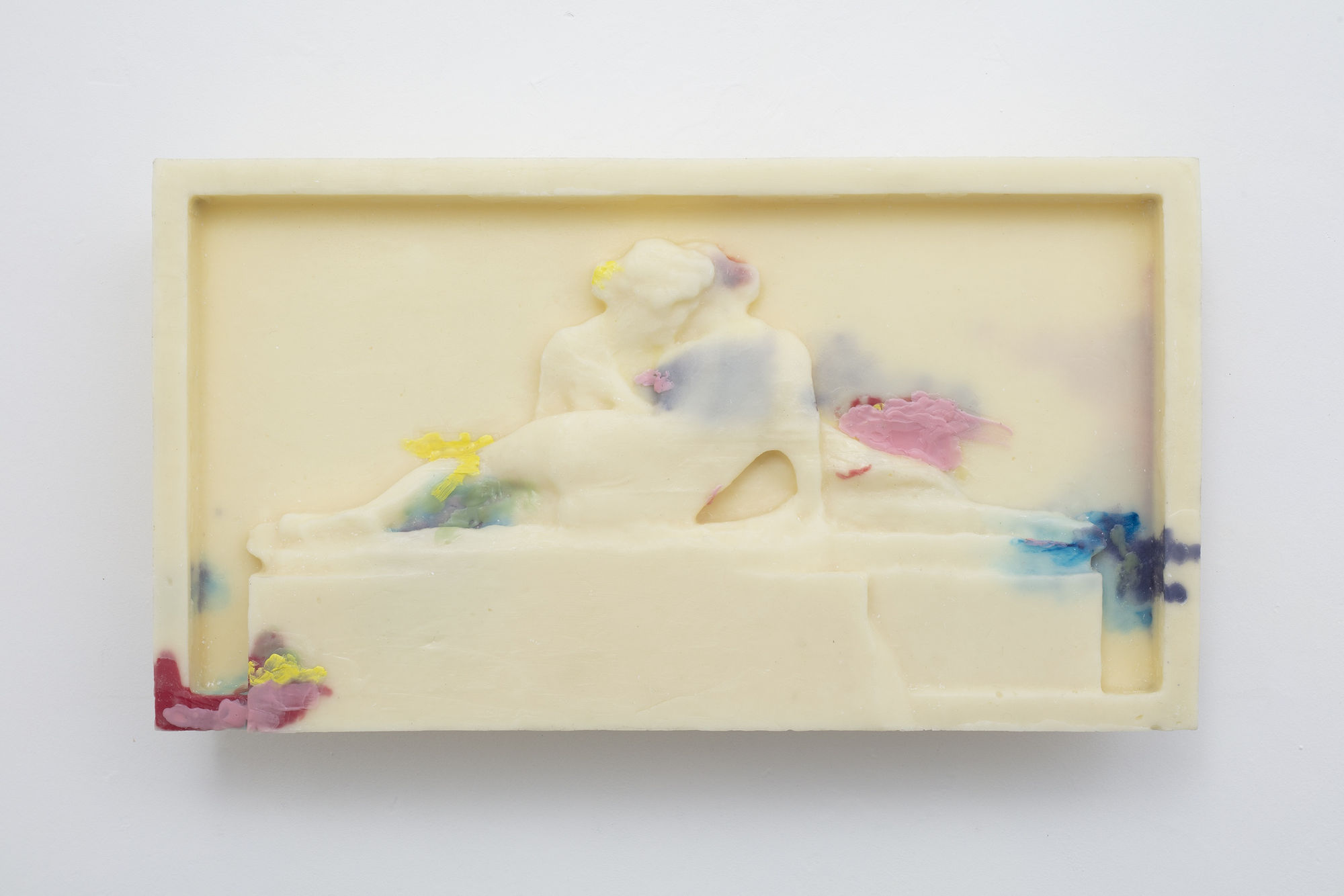 Mujer Reclinada, 2021 Bee's wax, damar, pigment 56 x 30 x 4 cm