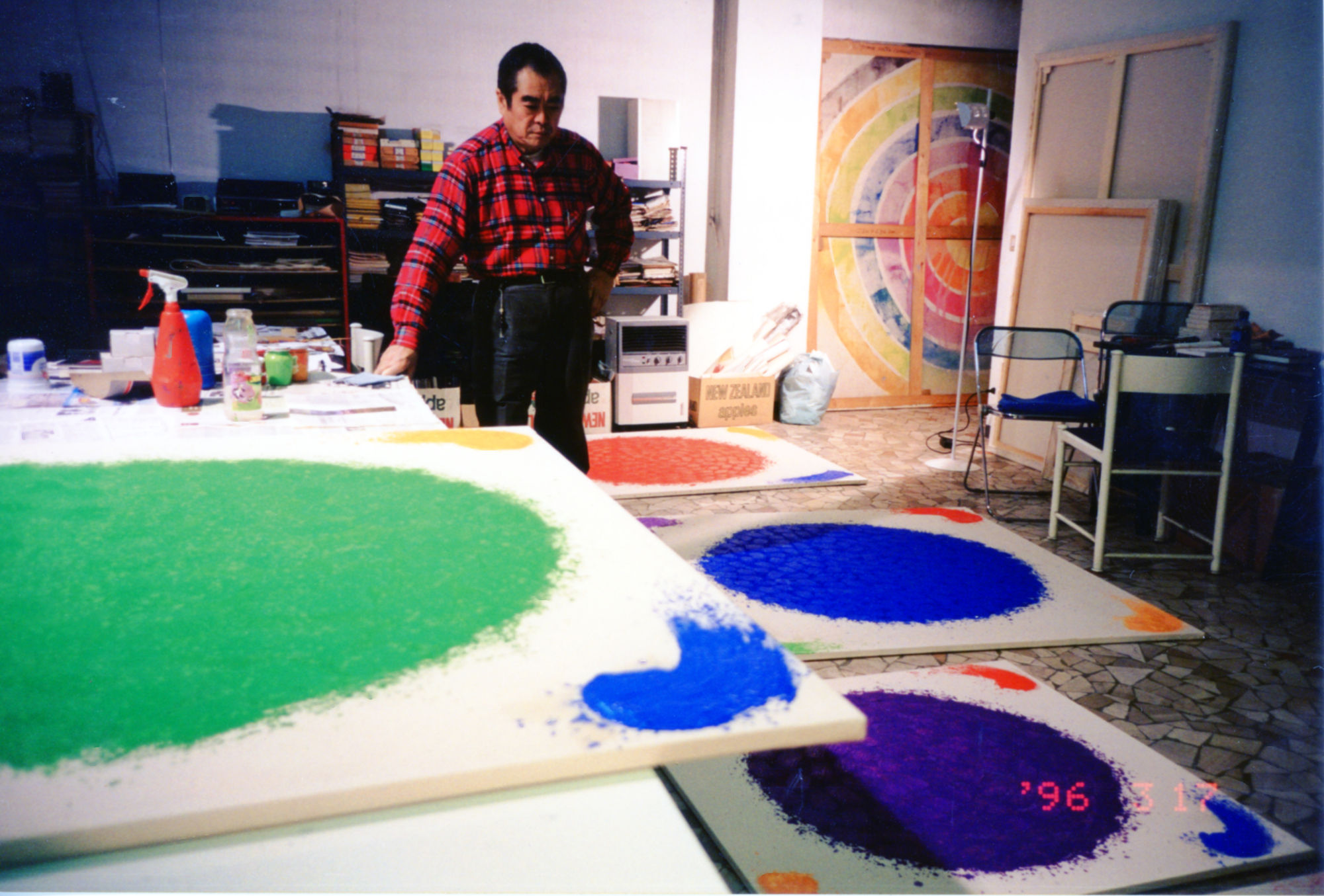 1996, Hsiao Chin in his Milan studio 1996年蕭勤於米蘭工作室
