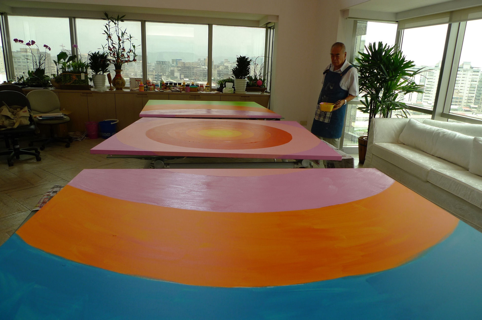 Creating large-scale painting, The Grand Utopia, 2012 2012年創作大型畫作《大同》