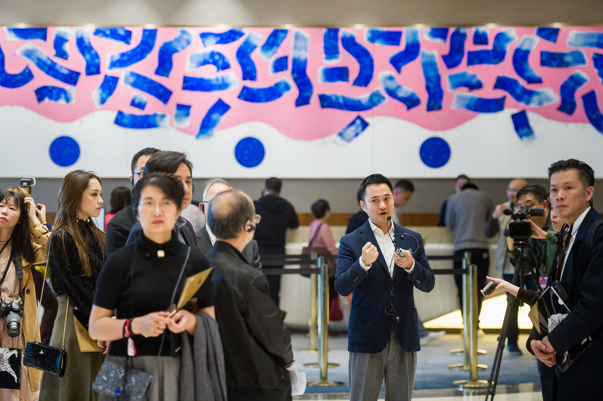 2018 MGM COTAI Grand Opening, curator Calvin Hui guide tour 2018年，美獅美⾼梅開幕，策展⼈許劍龍進行導覽