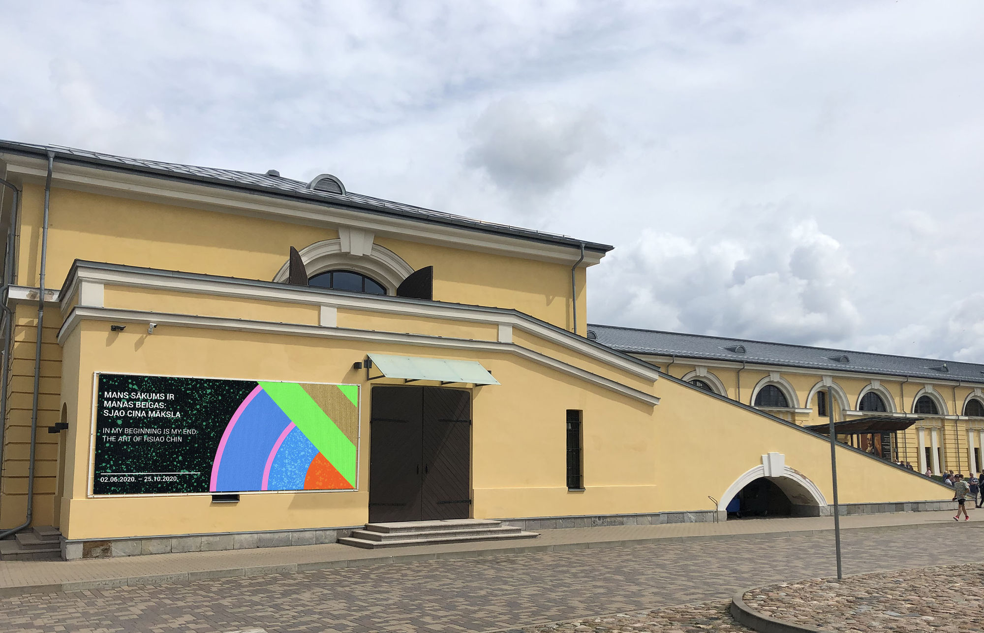 In 2020, Hsiao Chin's solo exhibition "In my beginning is my end: the art of Hsiao Chin retrospective exhibition" was held at Mark Rothko Art Center, Daugavpils 2020年，蕭勤的個人展覽「在我的開始是我的結束：蕭勤的藝術」於⾺克·羅斯科藝術中⼼舉辦