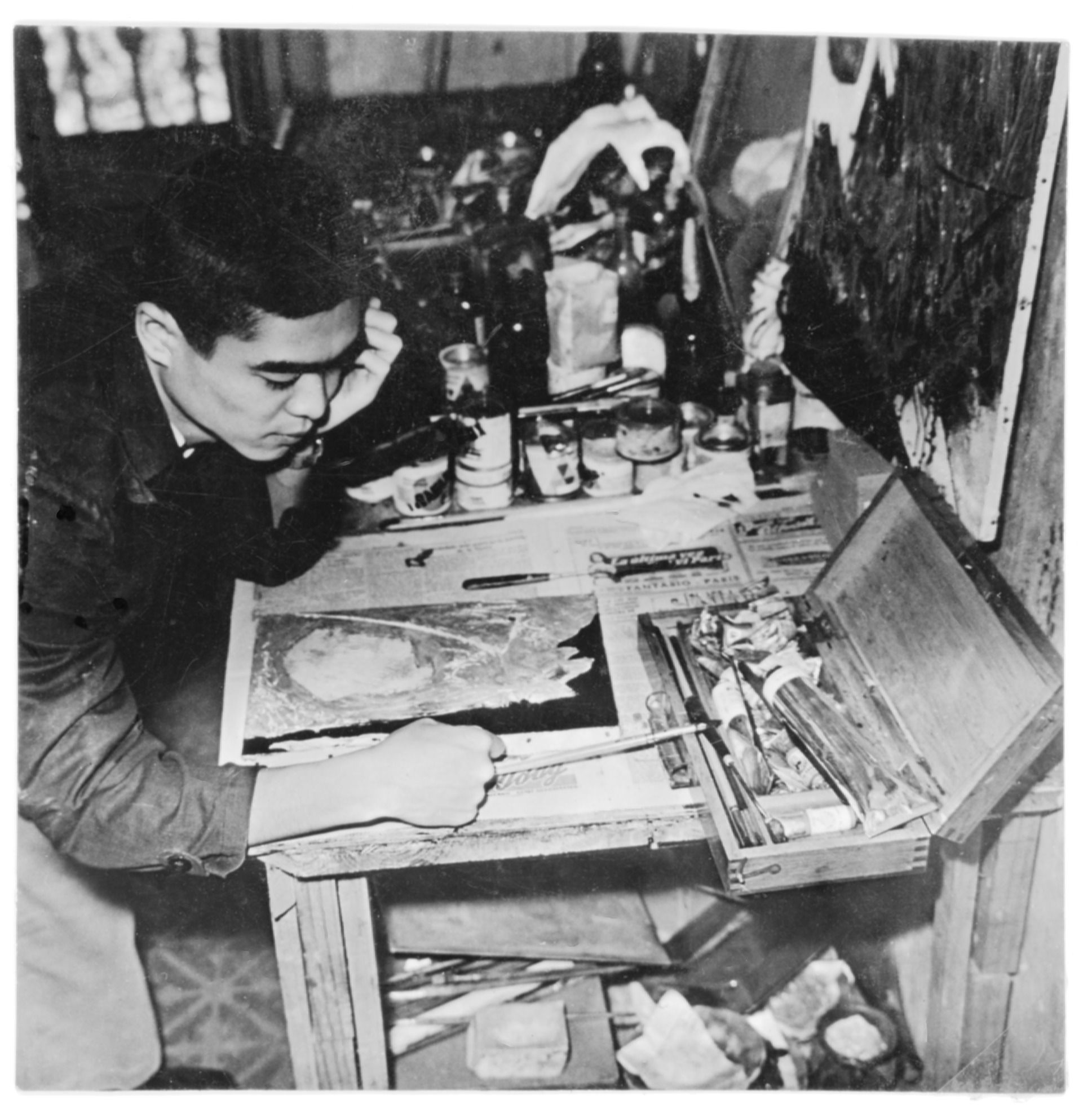 Hsiao Chin in his studio in Barcelona, 1959 1959年蕭勤於巴塞隆納個人畫室工作留影
