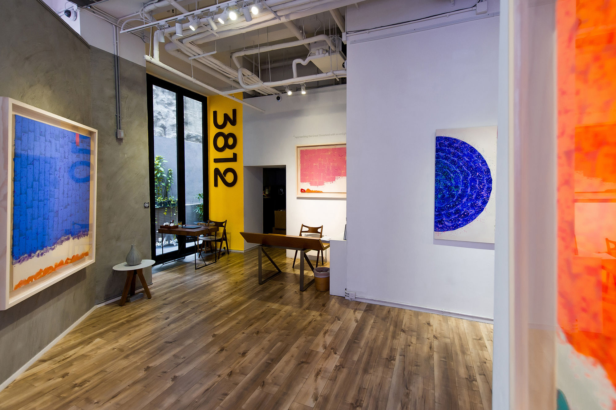 Hsiao Chin’s solo exhibition “To an Infinite Ascendence” was held at 3812 Gallery HK, 2018 2018年，蕭勤個展「向無限昇華」於3812香港畫廊舉辦