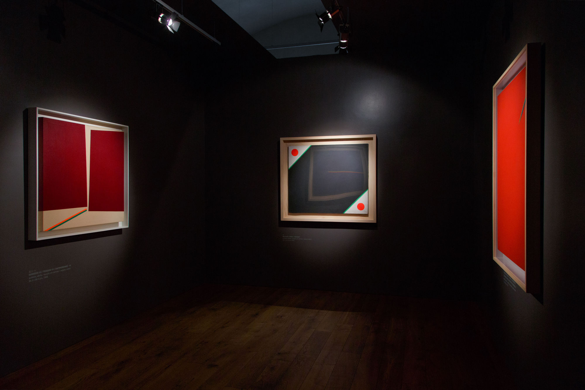 In 2020, Hsiao Chin's solo exhibition "In my beginning is my end: the art of Hsiao Chin retrospective exhibition" was held at Mark Rothko Art Center, Daugavpils 2020年，蕭勤的個人展覽「在我的開始是我的結束：蕭勤的藝術」於⾺克·羅斯科藝術中⼼舉辦