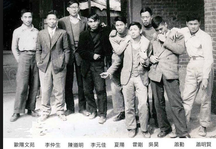 Members of the Ton-Fan Art Group with Li Chun-shan (From the left: Ouyang Wen-yuan, Li Chun-shan, Chen Tao-ming, Li Yuan-chia, Hsia Yan, Ho Kan, Wu Hao, Hsiao Chin, and Hsiao Ming-hsien) 東方畫會成員與李仲生老師 (由左至右分別為：歐陽文苑、李仲生、陳道明、李元佳、夏陽、霍剛、吳昊、蕭勤、蕭明賢)