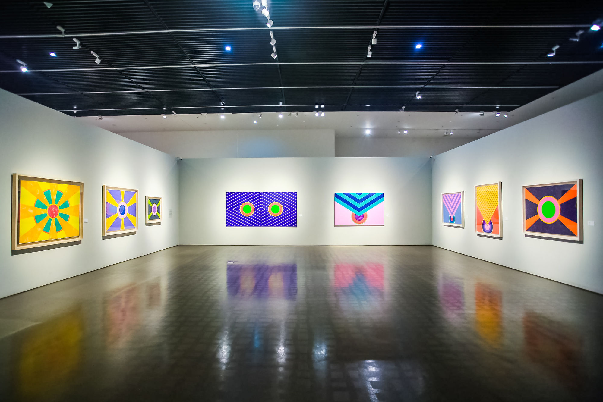 In March 2018, the "Hsiao Chin Coming Home retrospective exhibition" was held at the China Art Museum in Shanghai 2018年3月，「蕭勤『回家』藝術大展」於上海中華藝術宮舉辦