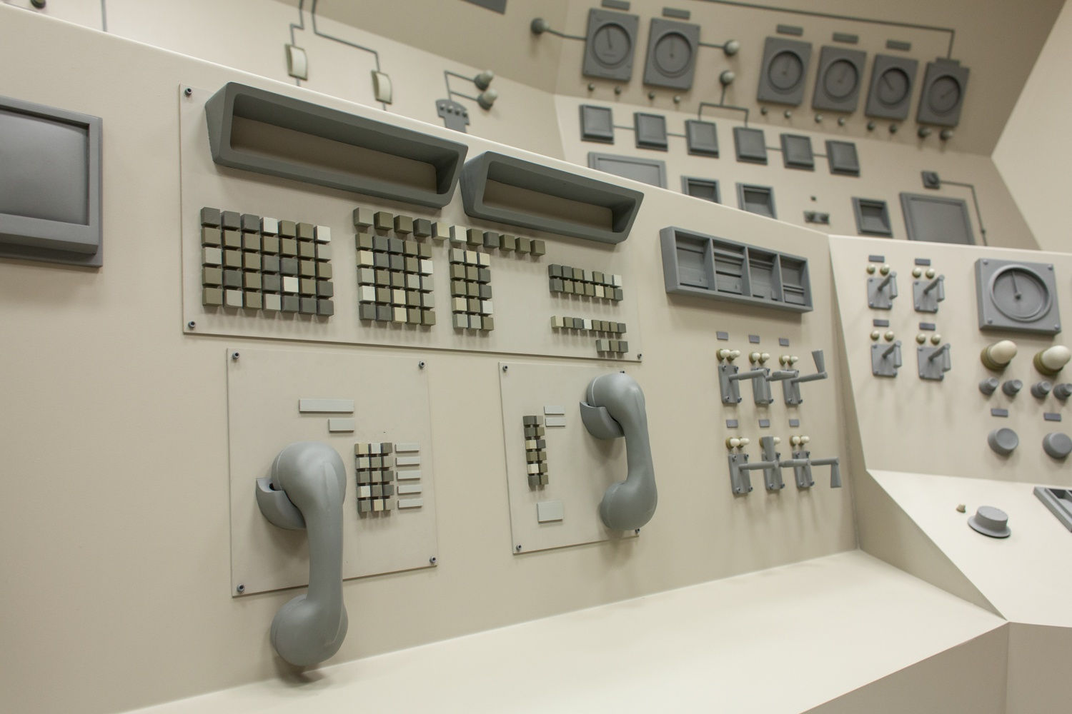 Roxy Paine, Apparatus