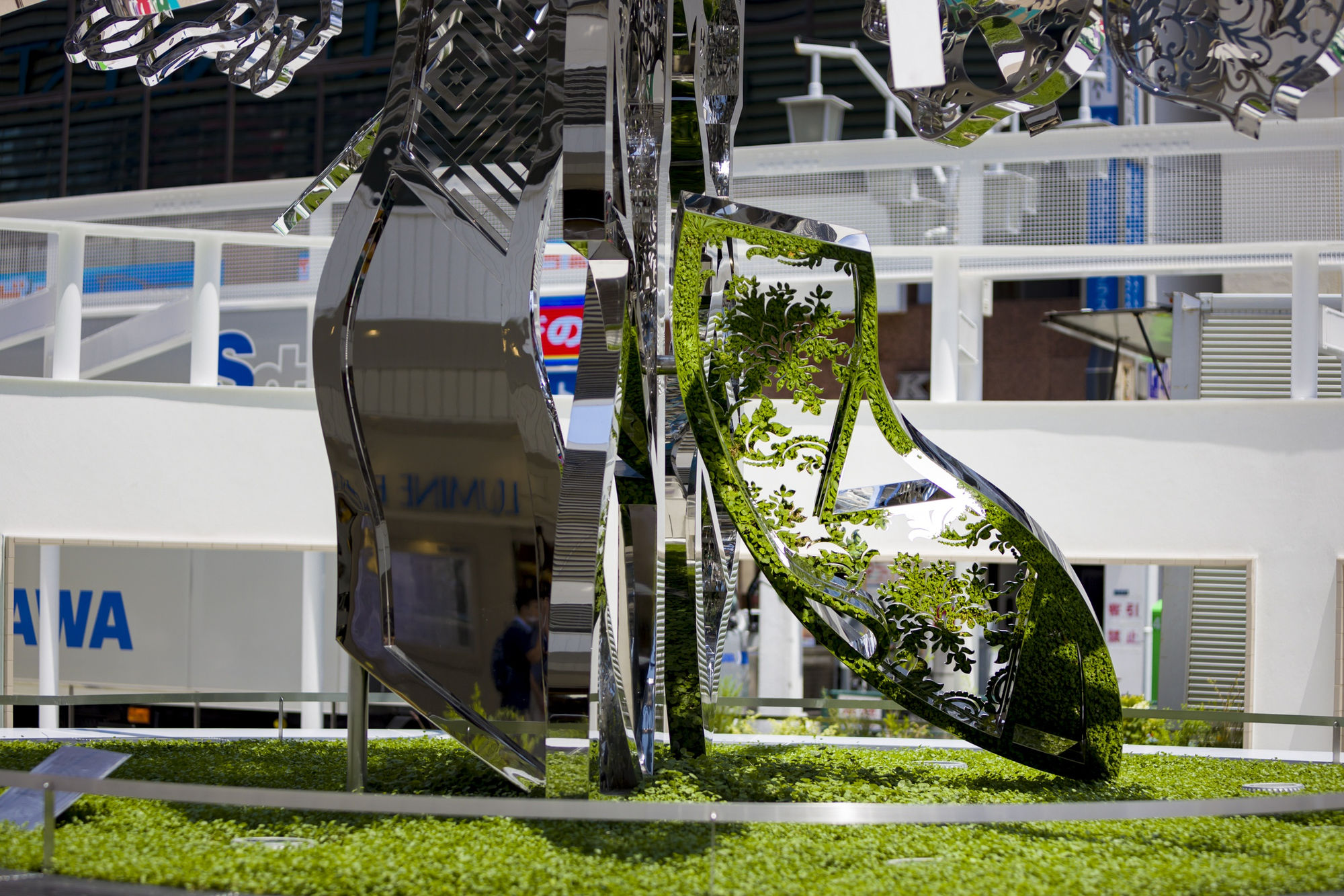 Tomokazu Matsuyama, JR Shinjuku Station East Square