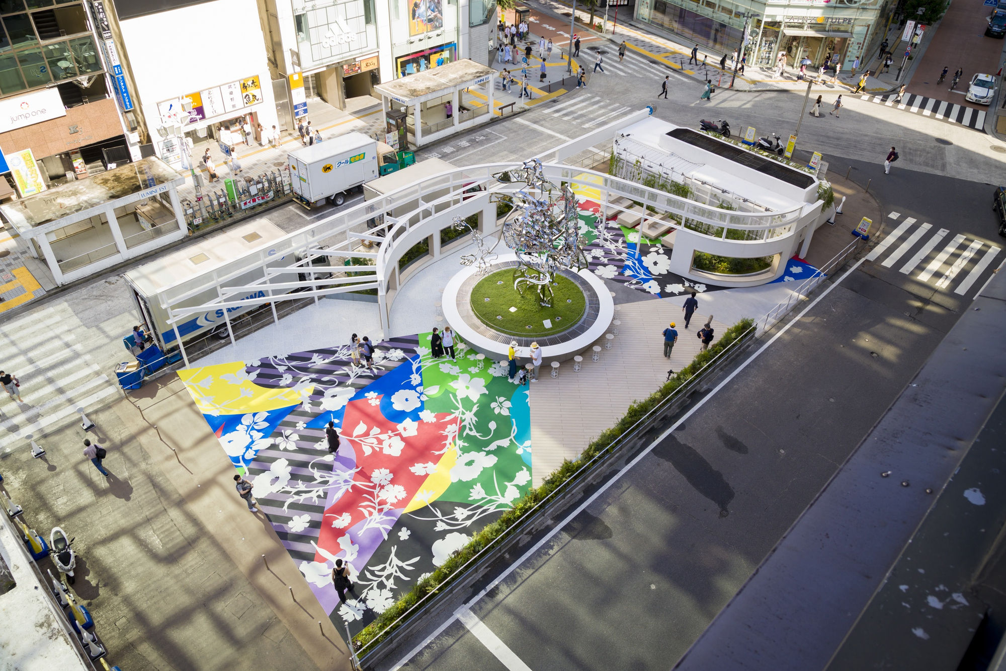 Tomokazu Matsuyama, JR Shinjuku Station East Square