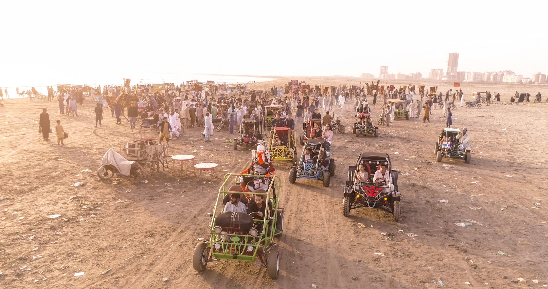 Schwarmwesen (aLifveForms fed and cared for by JP Raether) KARACHI TRADER [6.1.6.0] 30.01.2019, Clifton Beach, Karachi