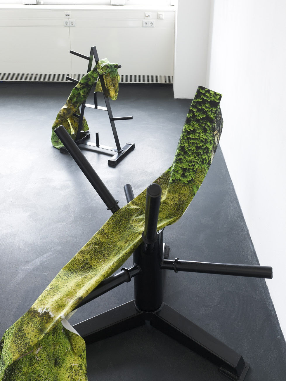 THE STILL LIFE OF VERNACULAR AGENTS