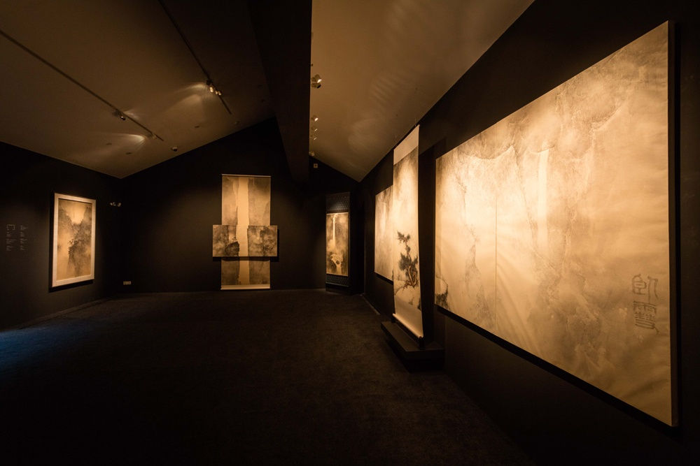 Fantasies on Paper and Enchantments in Gold - Solo Exhibition of Li Huayi