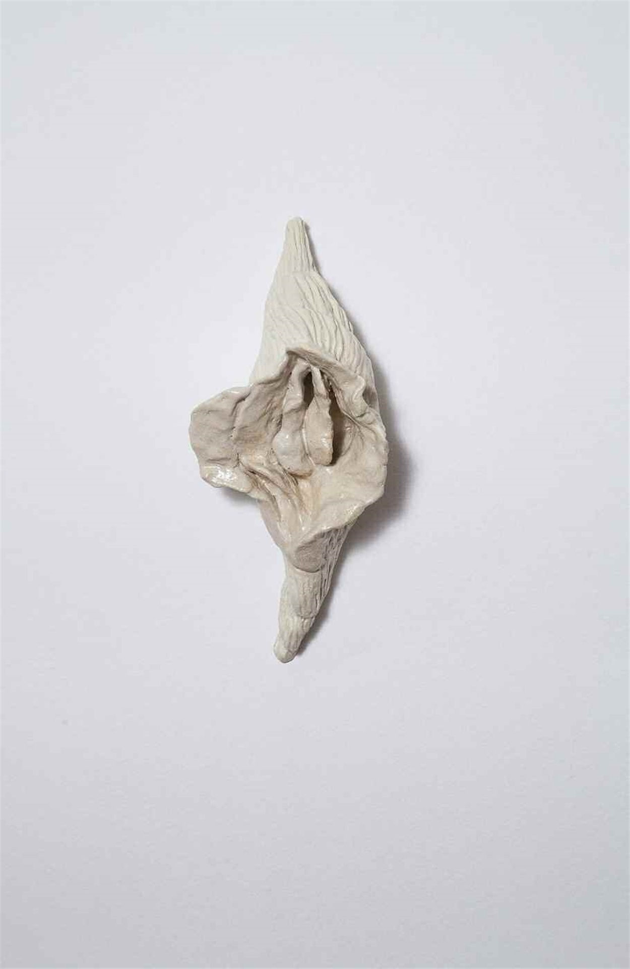 Brigida Baltar Concha vagina II, 2017 Enamelled ceramic