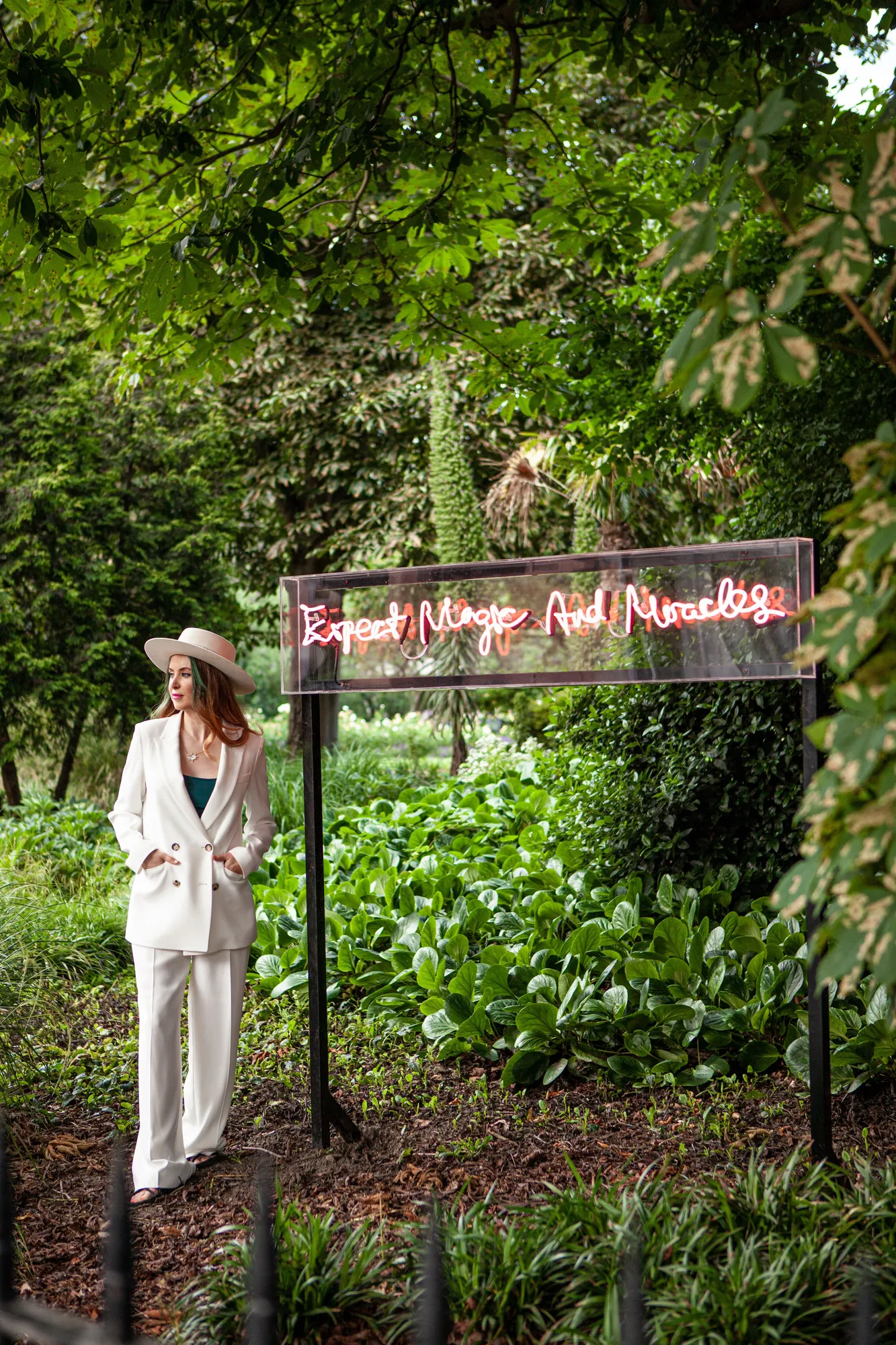 EXPECT MAGIC AND MIRACLES - Sloane Street